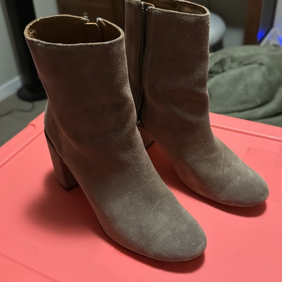Highline Taupe Thursday Boots - Picture 2 of 8
